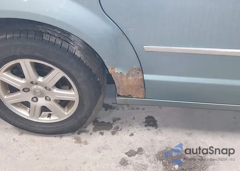 2010 Chrysler Town & Country Touring z USA, uszkodzony, nr VIN 2A4RR5D12AR428246